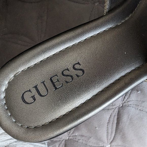 Guess Gold Thong Wedge Sandals with rhinestones size Women 7.5 - Picture 5 of 9